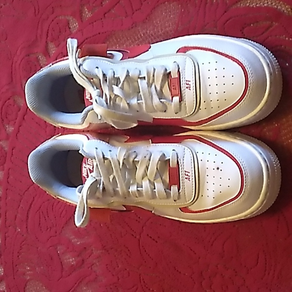Womens Nike Air Force 1 red and white shoes size 7.5 - 8 ๐GREAT CONDITION!!๐ - Picture 2 of 10